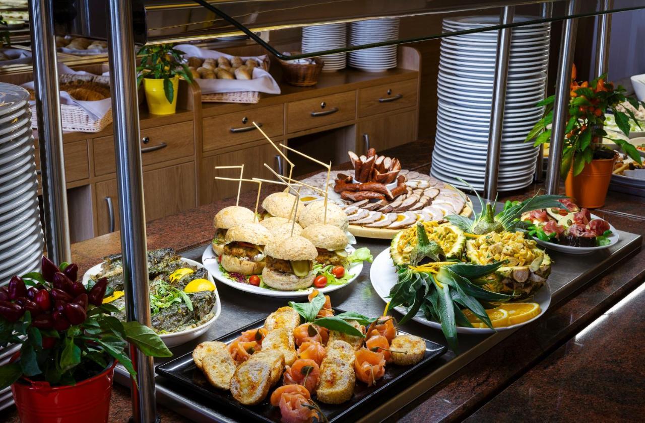 Interferie Sport Hotel Bornit 스클라르스카포렘바 외부 사진